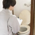 トイレの給水管を交換する方法！業者に頼むときの費用相場も紹介