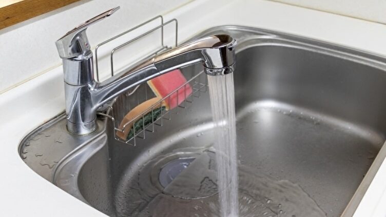 キッチンの排水管つまりを自分で解消・掃除する方法！詰まる原因も紹介