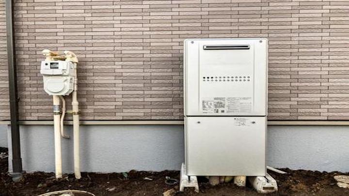 給湯器の買い替え時期は？費用相場や交換工事をどこに頼むかも解説！