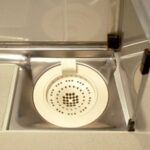 お風呂の排水口つまりを自分で解消する方法！掃除や道具を使うやり方を紹介