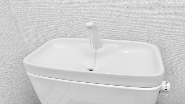 トイレタンク内の掃除方法を紹介！重曹や洗剤でカビを防ぐ