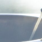 お湯が出ないが水は出る原因・対処法を解説！給湯器を疑う前にチェック