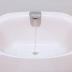 【場所別】トイレタンクの水漏れの原因・直し方 | 修理業者に頼む基準も紹介