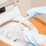 少しずつ流れるトイレつまりを放置しても大丈夫・ダメなケースを解説！