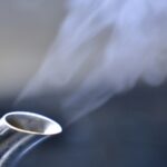 排水口にお湯を一気に流すやり方！つまりを解消できないときの対処法も紹介